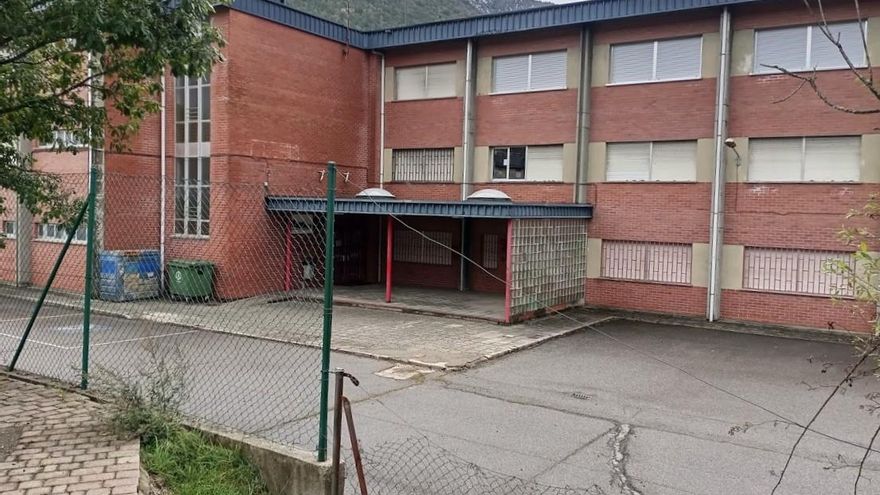 Familias del instituto de Villablino ofrecen ayuda y condenan las imágenes de alumnas desnudas generadas con IA