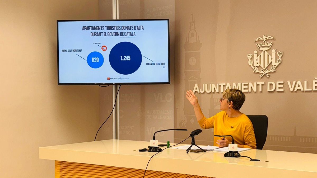 La portavoz de Compromís, Papi Robles, en rueda de prensa.