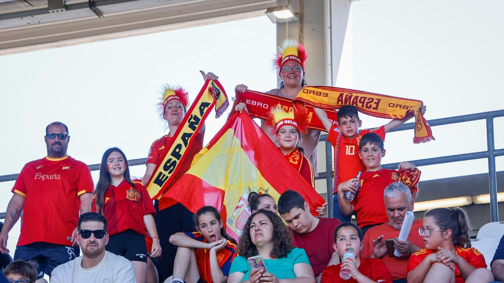 Afición en el partido de la selección femenina  España - Ucrania