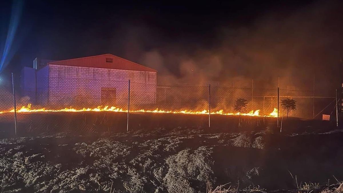 Incendio junto al instituto de la localidad