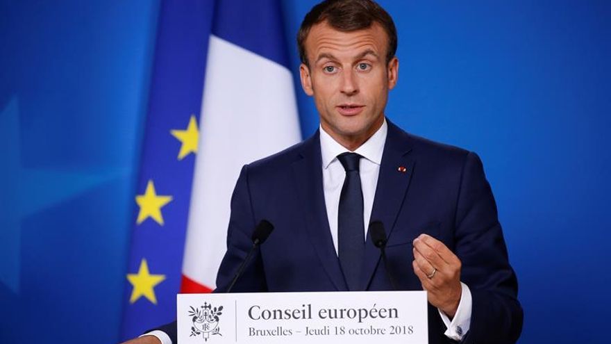 Macron justifica su impopular subida de impuestos a los carburantes