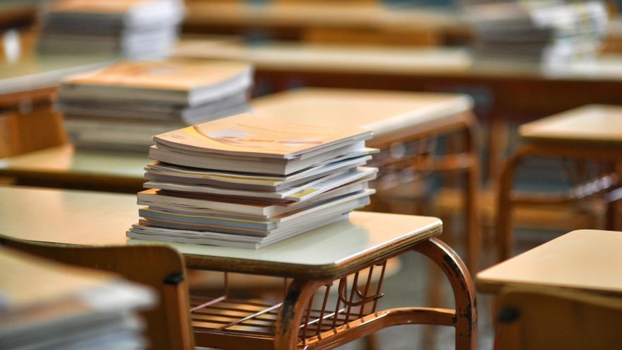 Educación publica las listas provisionales de admitidos y excluidos para las oposiciones de maestros en Canarias