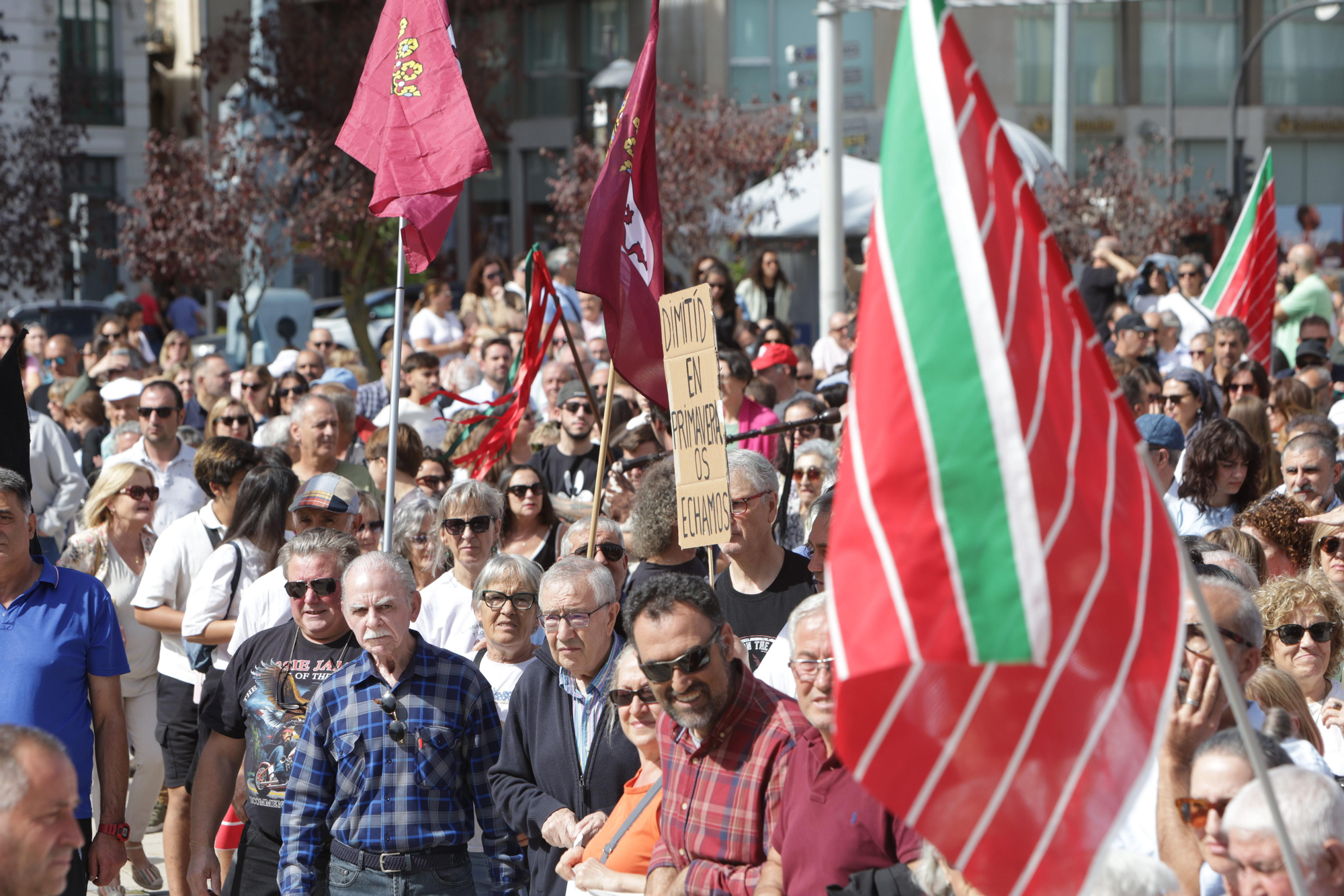 Concentración de protesta bajo el lema 'Zamora, abandonada, quemada y vaciada' por los incendios forestales.