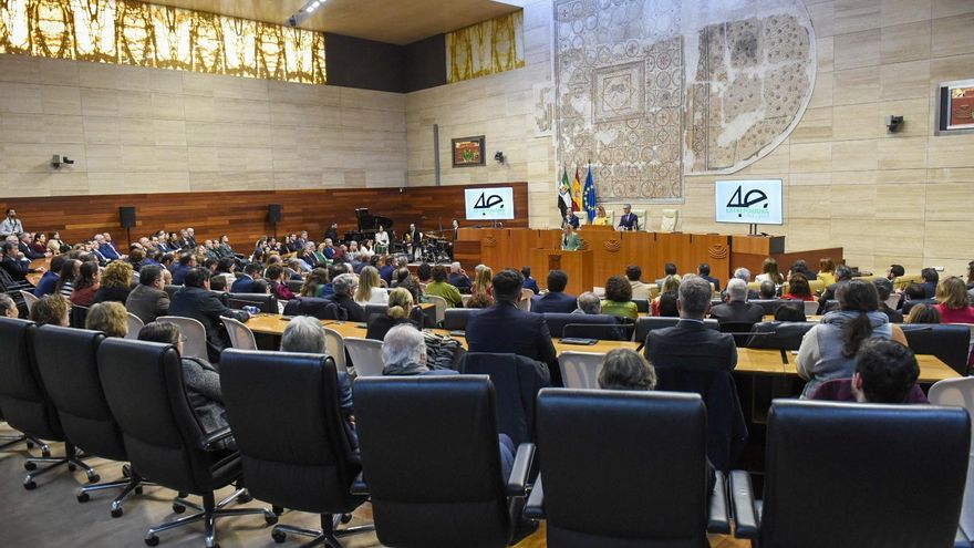 Extremadura conmemora su estatuto y celebra sus 40 años de autonomía