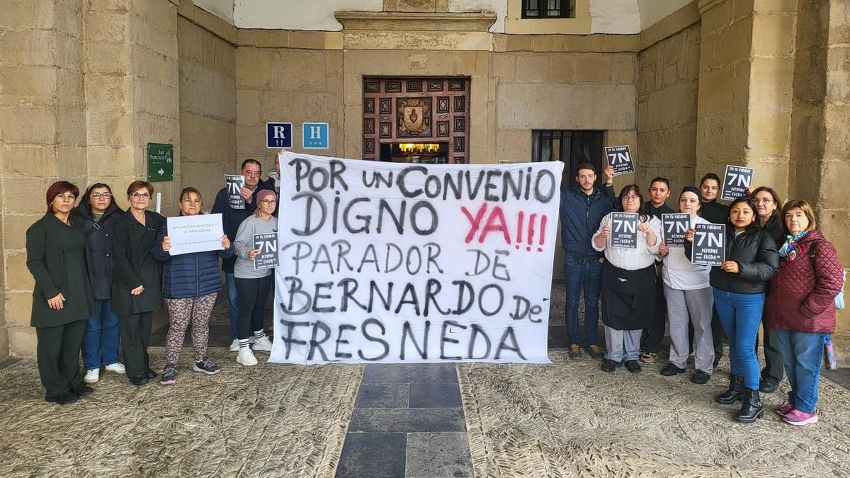 Las plantillas de los paradores de La Rioja denuncian "condiciones labores precarias" y amenazan con unas "cálidas navidades"