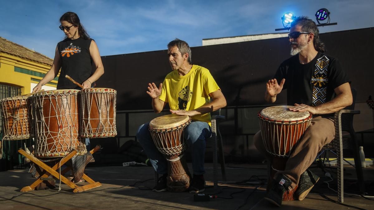 X Noche Negra Córdoba exhibición de percusión y danza africana y taller de danza de camerún