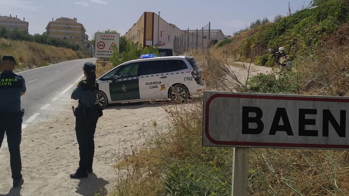 Patrulla de la Guardia Civil en Baena