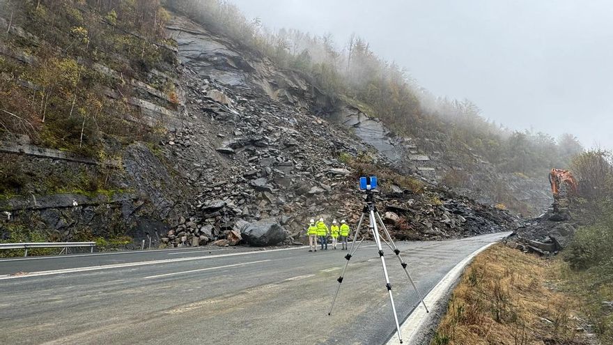 La empresa que gestiona la autopista León-Asturias tendrá que asumir el coste de reabrirla tras el derrumbe que la bloquea