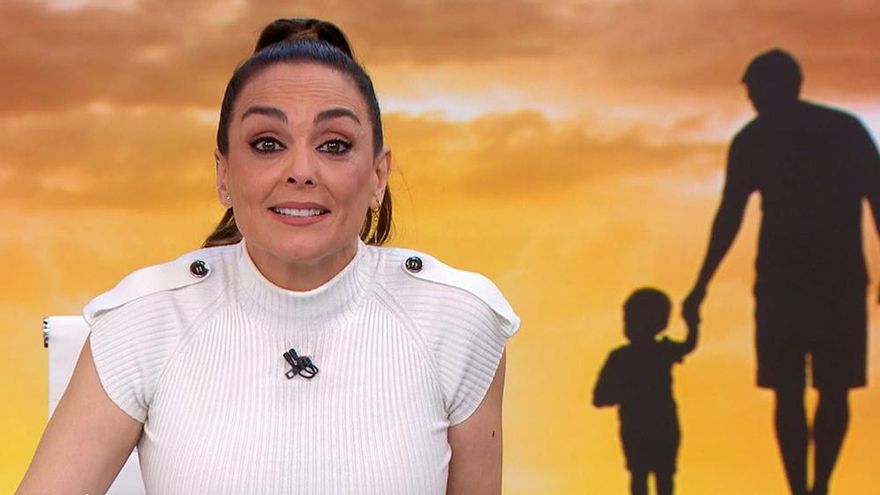 Mónica Carrillo cumple su promesa y cuela una broma de Broncano en pleno informativo de 'Antena 3 Noticias'