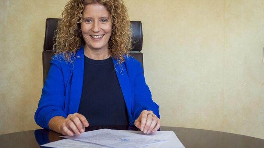 El Cabildo entrega las donaciones a un millar de familias y salvaguarda enseres de más de 250 hogares afectados por el volcán
