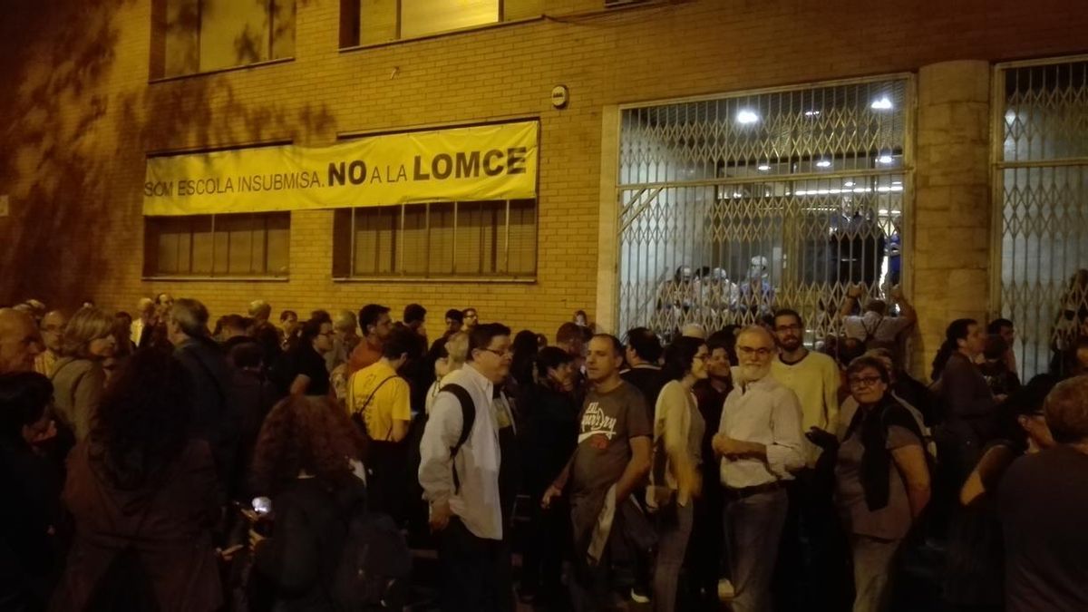 Los Mossos cierran 221 colegios electorales hasta las 15.10 horas