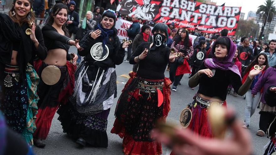 Chilenos rechazan la discriminación a los migrantes tras un año de la muerte de una haitiana