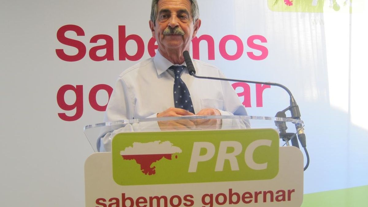 Miguel Ángel Revilla durante su discurso de Navidad ante los militantes del PRC.