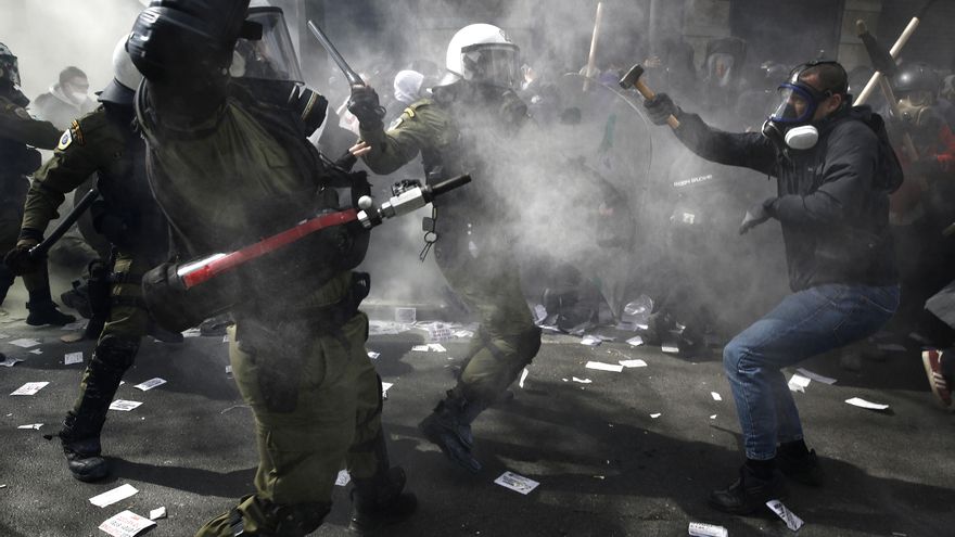 Masivas protestas en Grecia contra el Gobierno por el accidente que dejó 57 muertos