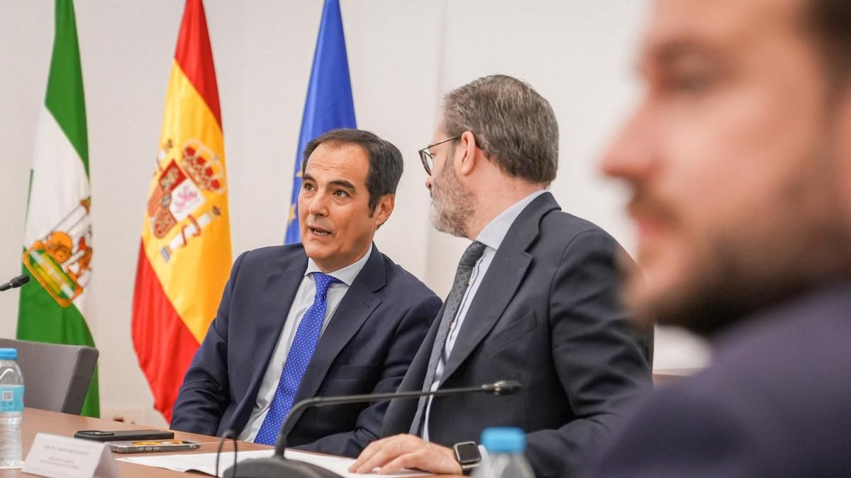 José Antonio Nieto, junto a Adolfo Molina