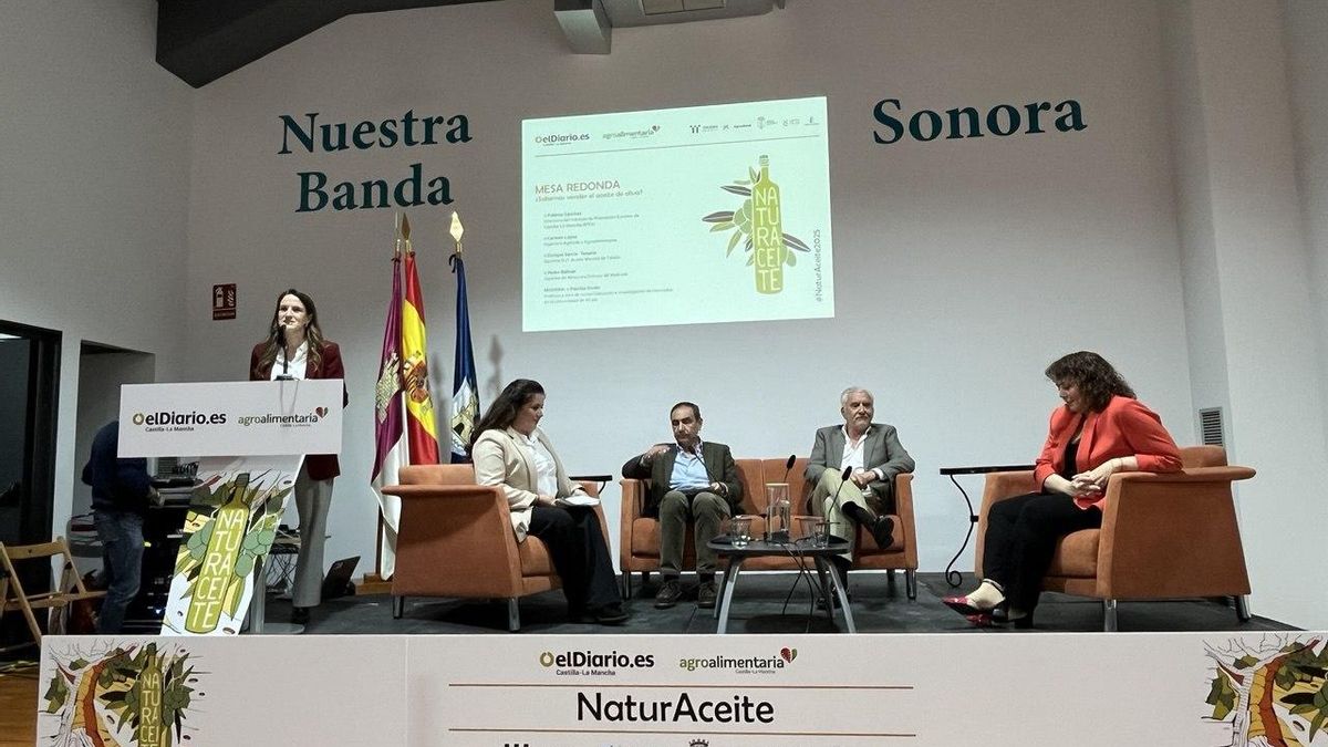 2ª mesa redonda de NaturAceite 2025, '¿Sabemos vender el aceite de oliva?', moderada por Patricia Durán, profesora del área de comercialización e investigación de mercados en la Universidad de Alcalá