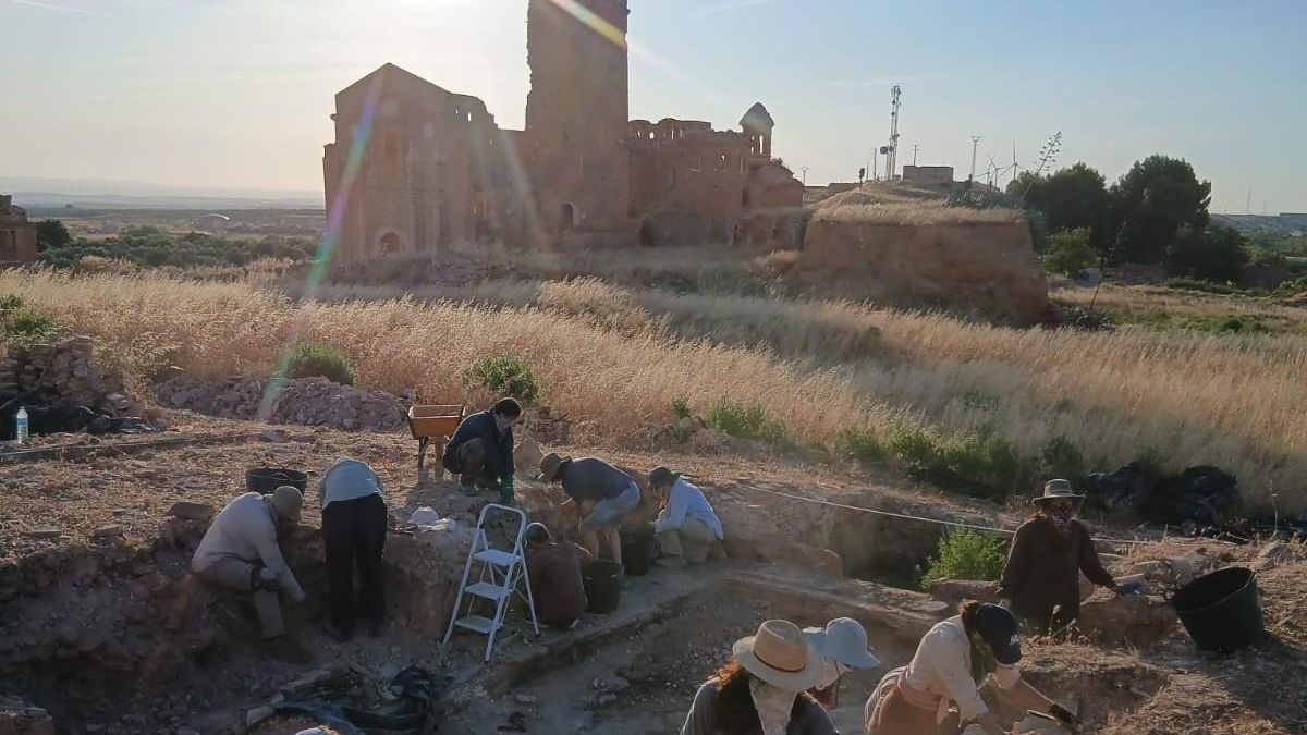 En marcha la quinta edición del campus arqueológico que descubrió en Belchite una sinagoga medieval única en Europa