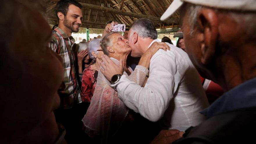 El presidente de Canarias es recibido en Cuba por canarios y descendientes