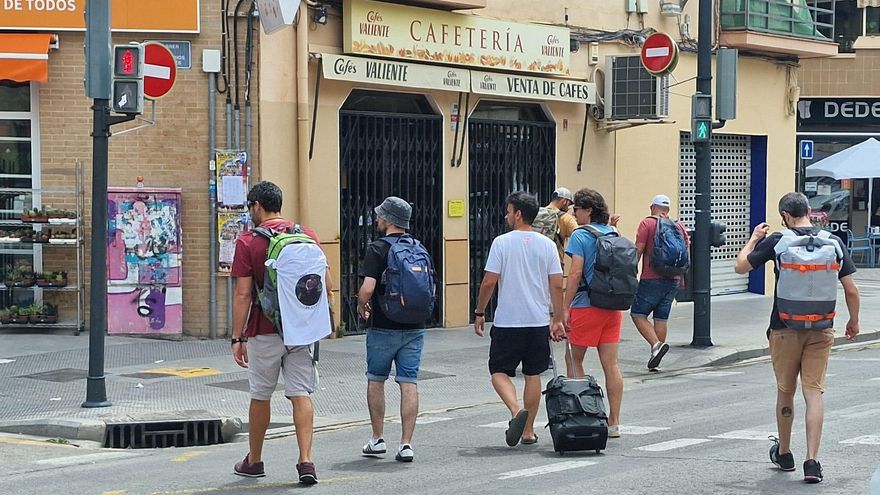 Del turismo alimentador y modernizador a la turistificación invasiva e insostenible