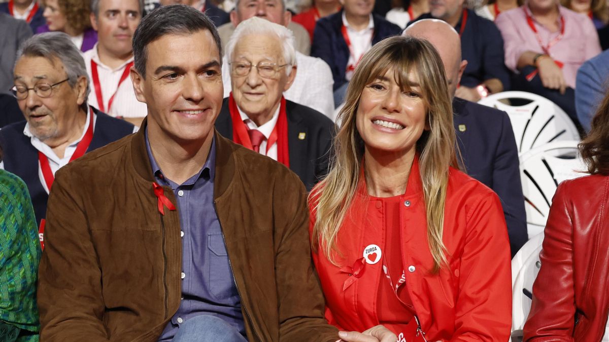 El presidente del Gobierno, Pedro Sánchez (c) y su mujer, Begoña Gómez (d). EFE/Julio Muñoz