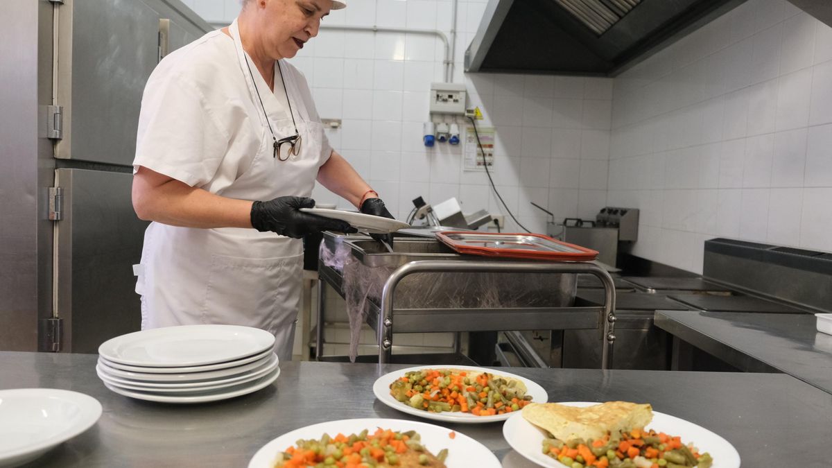 El Ayuntamiento de Las Palmas de Gran Canaria organiza cenas y almuerzos especiales de Navidad para personas sin hogar