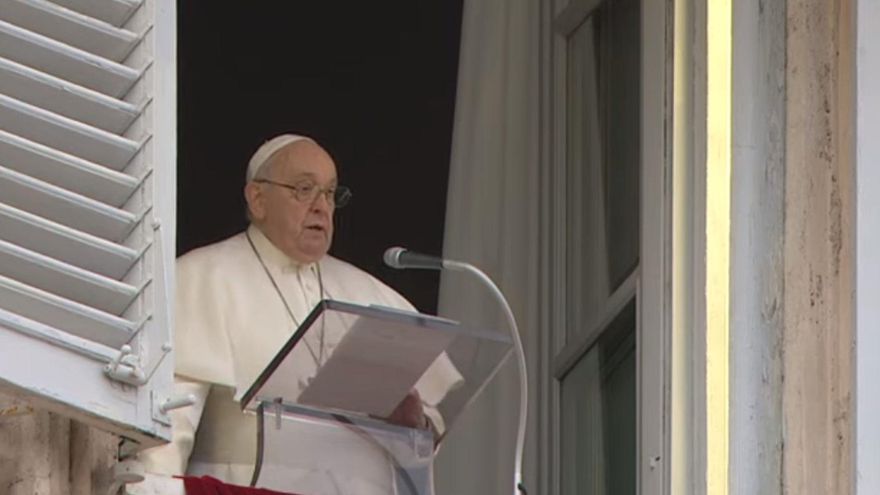 En Navidad, el Papa Francisco llamó a "no confundir la fiesta con el consumismo"