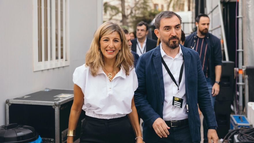 Yolanda Díaz junto a Ignacio Escolar.