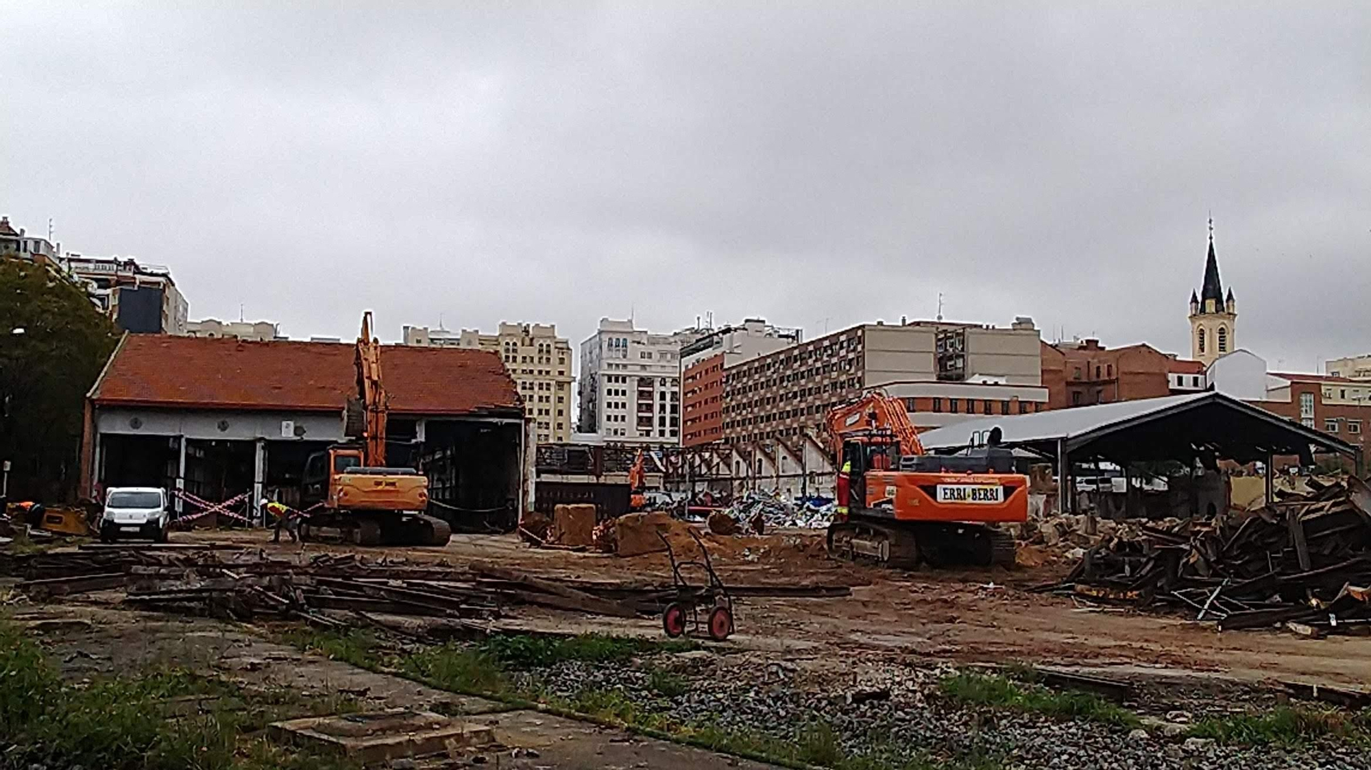 Derribos en la zona sin protección de las Cocheras de Cuatro Caminos
