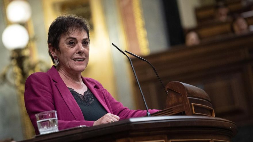 La portavoz de EH Bildu en el Congreso de los Diputados, Mertxe Aizpurua, interviene durante la segunda sesión del debate de investidura de Pedro Sánchez.