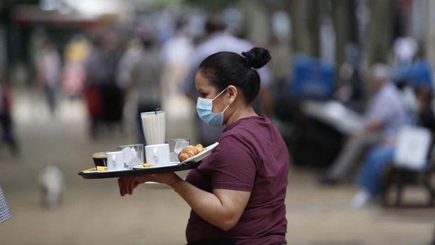 El debate de los trabajos esenciales y la vacunación: ¿a quiénes se debe inmunizar primero?