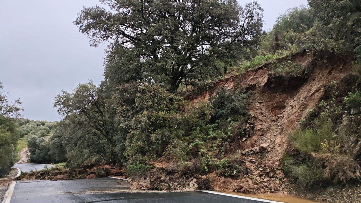 Desprendimiento de un talud en la A-4154, en foto de archivo.