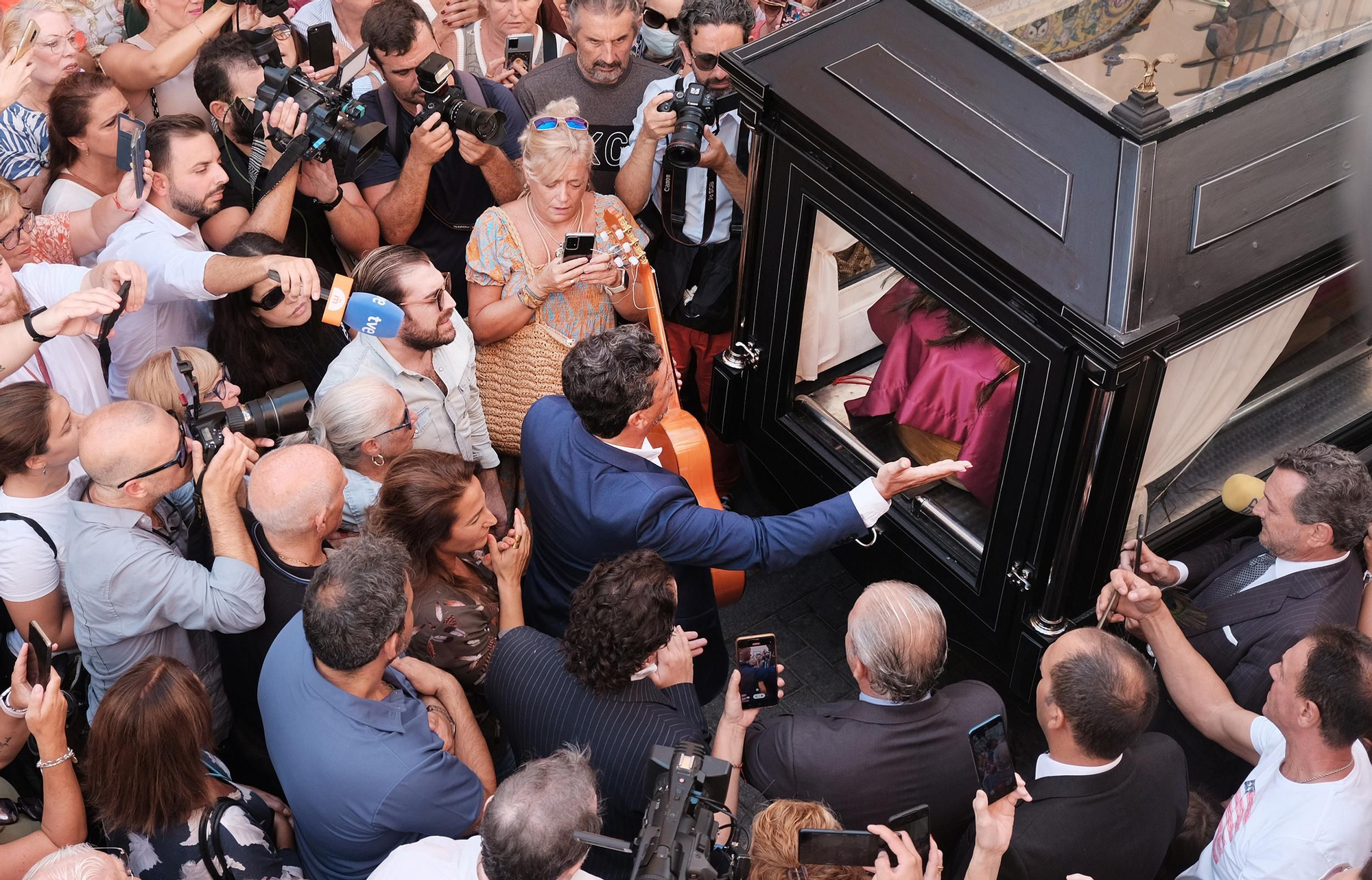 El último paseo de María Jiménez por las calles de Sevilla, en imágenes