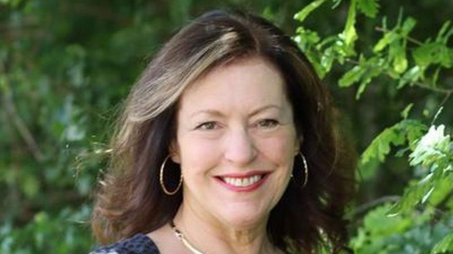 Edith Hall, autora de 'La senda de Aristóteles': “El capitalismo nos está dando una imagen falsa de la felicidad”