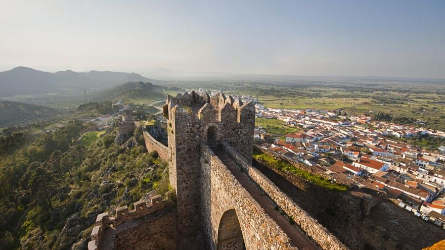 El castillo de Alburquerque reabre sus puertas al público