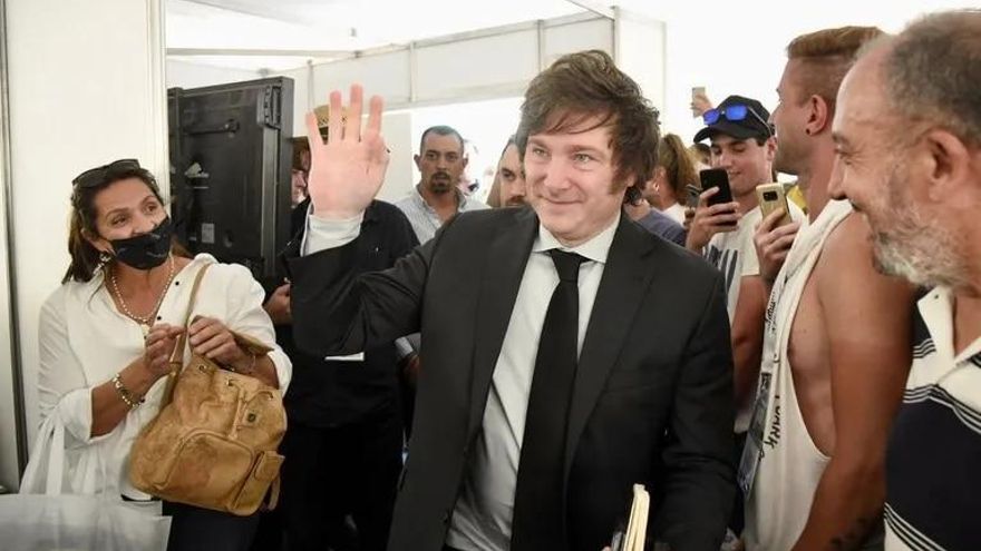 Milei pide la dolarización de la economía y asegura que recibiría a Macri "con los brazos abiertos" en su partido