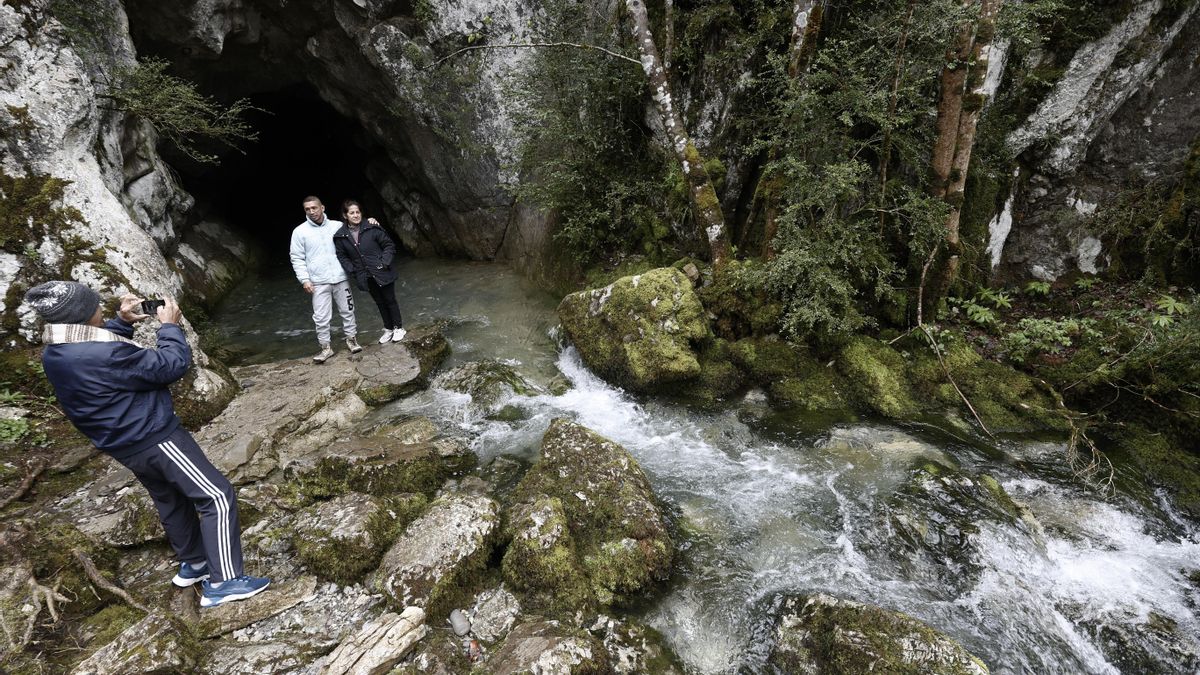 Imagen de la ruta que conduce a la Cueva de Ibón, en Navarra.