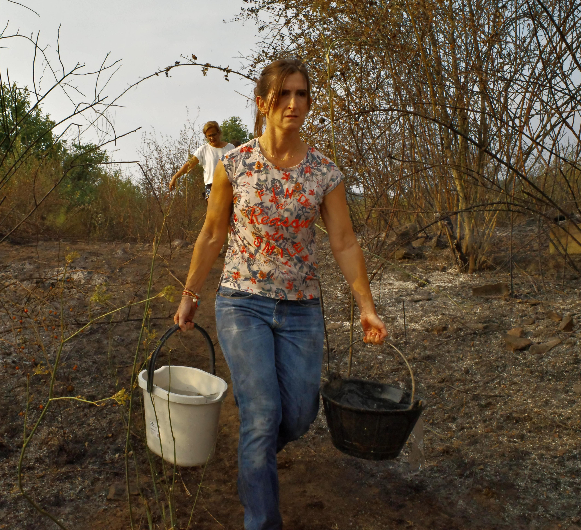 Así lucharon contra el fuego los vecinos de Molinaseca
