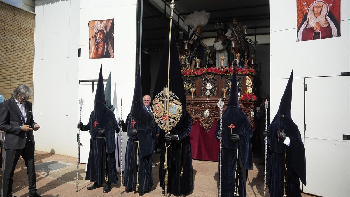 Día histórico en las Tres Mil Viviendas: primera salida procesional de la Hermandad de Bendición y Esperanza