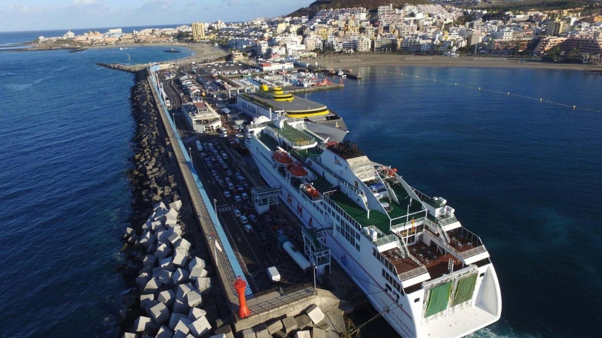 Puerto de Los Cristianos, en Tenerife.