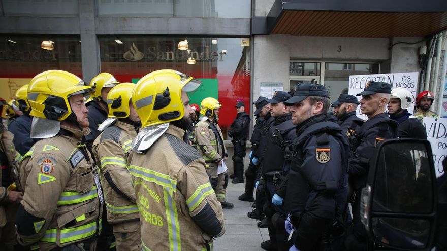 Descontar bajas y permisos: la fórmula de Xunta y Deputación de Ourense para no pagar las horas extras a los bomberos
