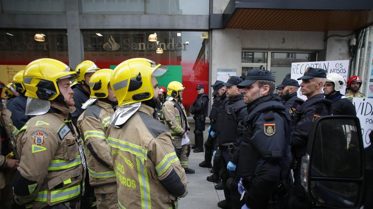 Descontar bajas y permisos: la fórmula de Xunta y Deputación de Ourense para no pagar las horas extras a los bomberos
