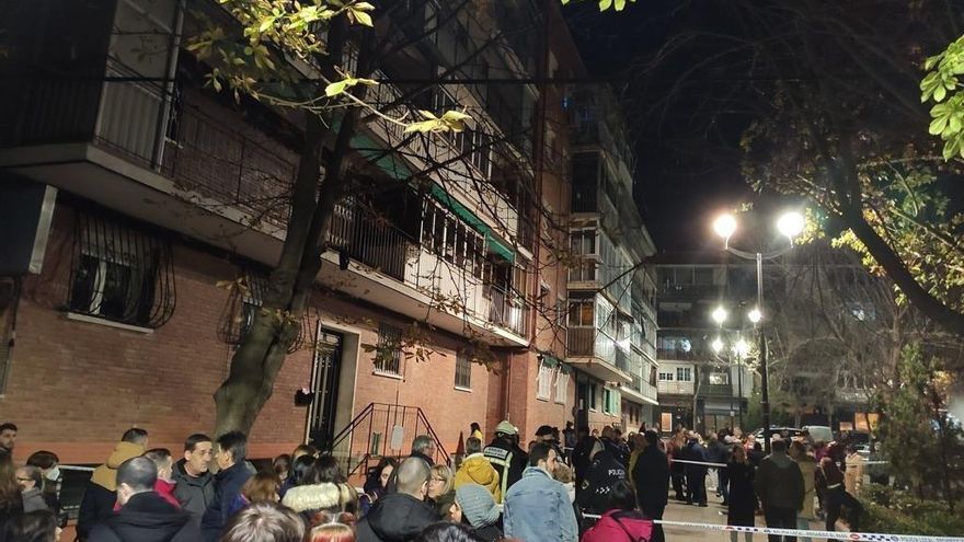 Los bomberos desalojan a 52 vecinos de un edificio de San Fernando por las obras de la línea 7 de metro de Madrid