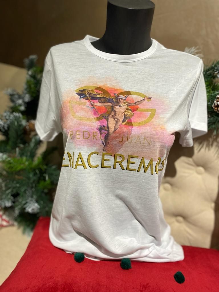 Camisetas con el lema 'Renaceremos'.
