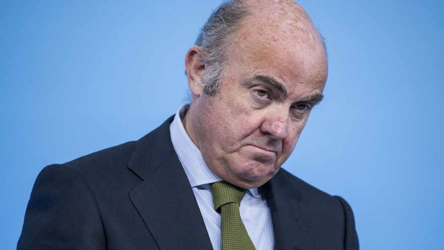 Guindos reconoce que la subida de tipos y de precios provocará más problemas en los hogares para devolver sus deudas