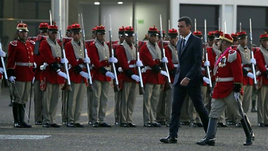 Sánchez llega a Santa Cruz, donde hoy se reune con Evo Morales