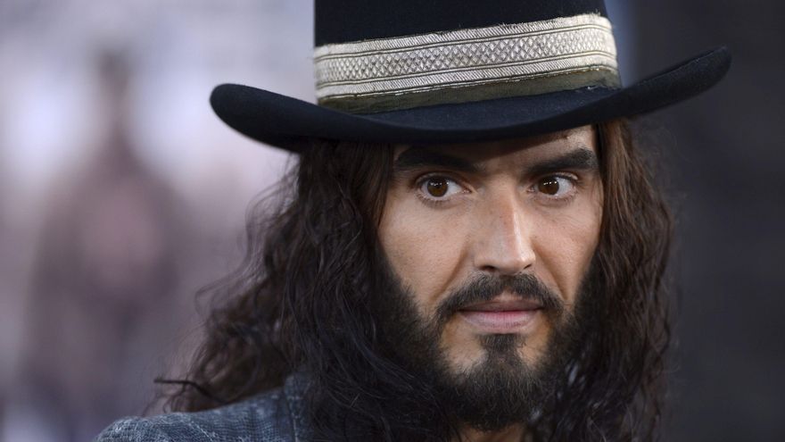 La Fiscalía acusa al cómico Russell Brand de violación y agresión sexual a cuatro mujeres