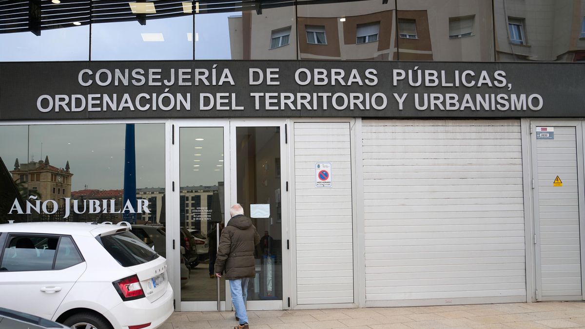 La fachada de la Consejería de Obras Públicas, Ordenación del Territorio y Urbanismo de Cantabria.-.
