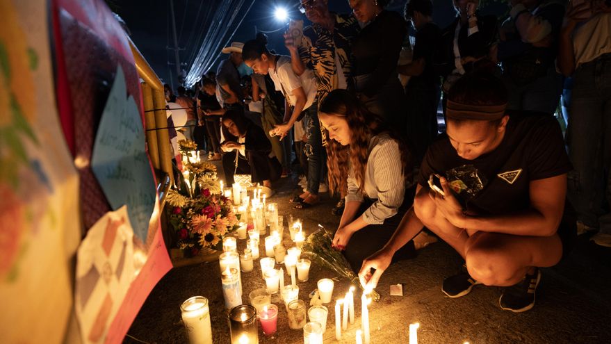 Decenas vuelven a honrar a las más de 220 víctimas del colapso de la discoteca en Santo Domingo