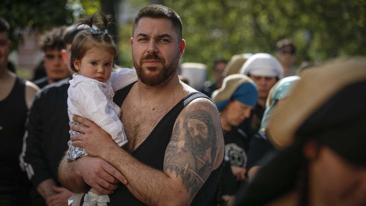 Salida procesional de la Hermandad del Amor, en imágenes