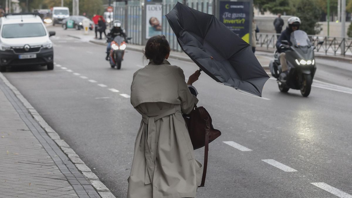 Viento fuerte por la tarde y ligera bajada de temperaturas: el tiempo de este jueves en Madrid